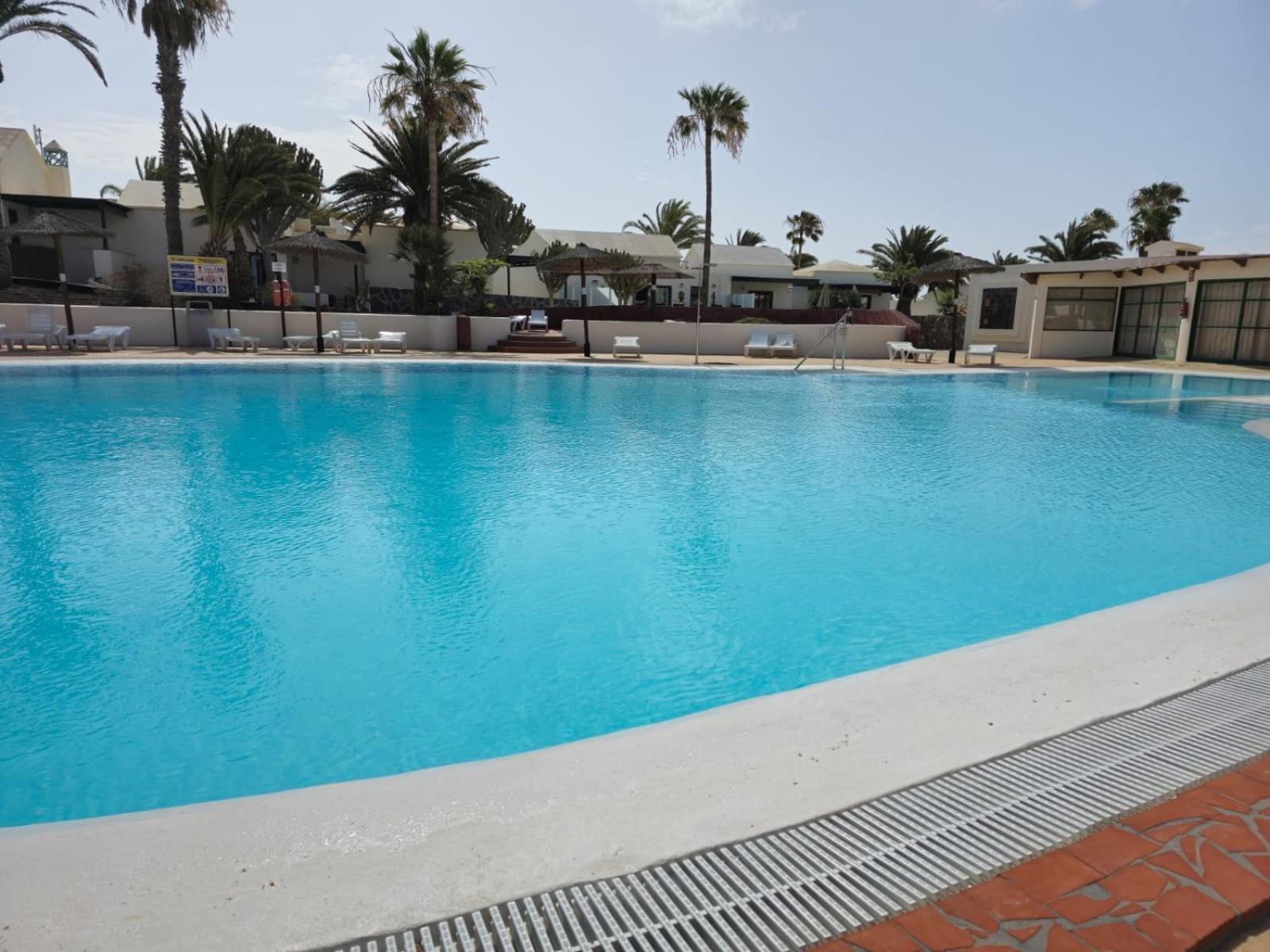 Bungalow Goa Pool View, Playa Roca Residence Sea Front Access - Free Ac - Wifi 코스타 테기세 외부 사진