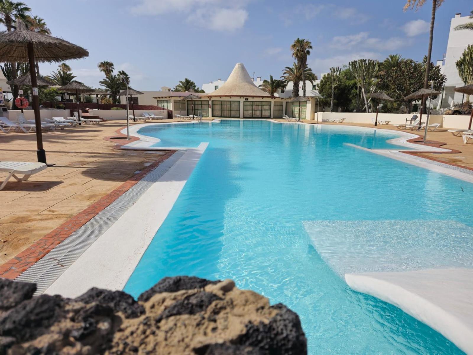 Bungalow Goa Pool View, Playa Roca Residence Sea Front Access - Free Ac - Wifi 코스타 테기세 외부 사진